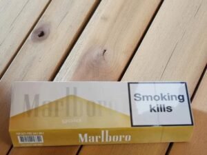 บุหรี่ Marlboro Gold Normal (ซองแข็ง)