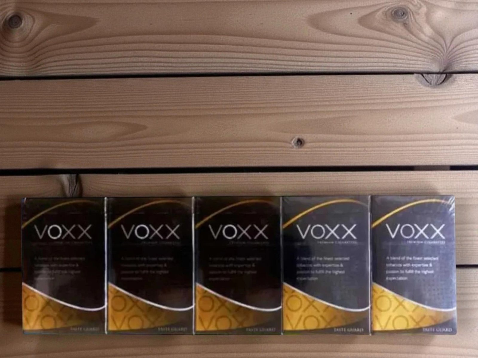 บุหรี่ Voxx Black (ซองแข็ง)