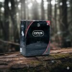 ซองบุหรี่ Oris Elite Black ดีไซน์สีดำสุดหรู วางอยู่บนท่อนไม้ท่ามกลางบรรยากาศป่าธรรมชาติ