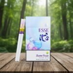 บุหรี่ Esse Bubble Purple แบบ Super Slim วางบนโต๊ะไม้พร้อมฉากหลังป่าสีเขียว
