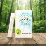 ซองบุหรี่ The One Change สีขาวดีไซน์สดชื่นวางบนโต๊ะไม้ฉากหลังป่าสีเขียว