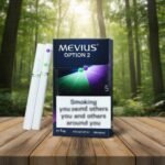 ซองบุหรี่ ESSE Classic Lights สีขาวดีไซน์เรียบหรู วางบนโต๊ะไม้ฉากหลังเป็นป่าธรรมชาติสีเขียวขจี