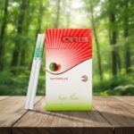 ซองบุหรี่ Oris Watermelon สีแดงขาวลายแตงโม วางบนโต๊ะไม้กลางป่า พร้อมมวนซุปเปอร์สลิมก้นกรองสีเขียว