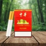 บุหรี่ Chunghwa ซองแข็งสีแดงขอบทอง ดีไซน์คลาสสิก วางบนโต๊ะไม้พร้อมมวนบุหรี่ในบรรยากาศธรรมชาติ