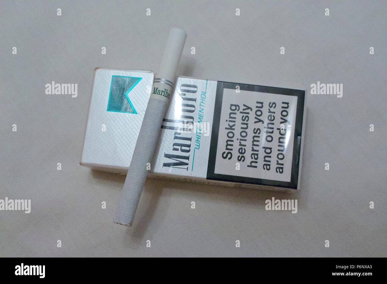 Marlboro White Menthol (มาโบโร่ ไวท์ เมนทอล) บุหรี่นอกรสเย็น มาตรฐานสวิตเซอร์แลนด์ บุหรี่/ซิการ์นำเข้า มวนคุณภาพ รสชาติชัด บรรจุภัณฑ์สมบูรณ์